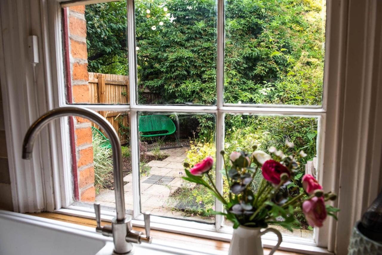 Railway With Garden & Parking In Heart Derby