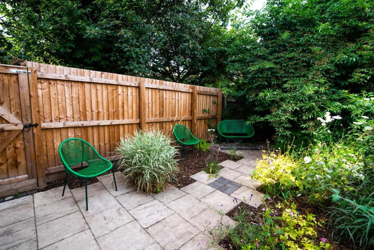 Railway With Garden & Parking In Heart *
